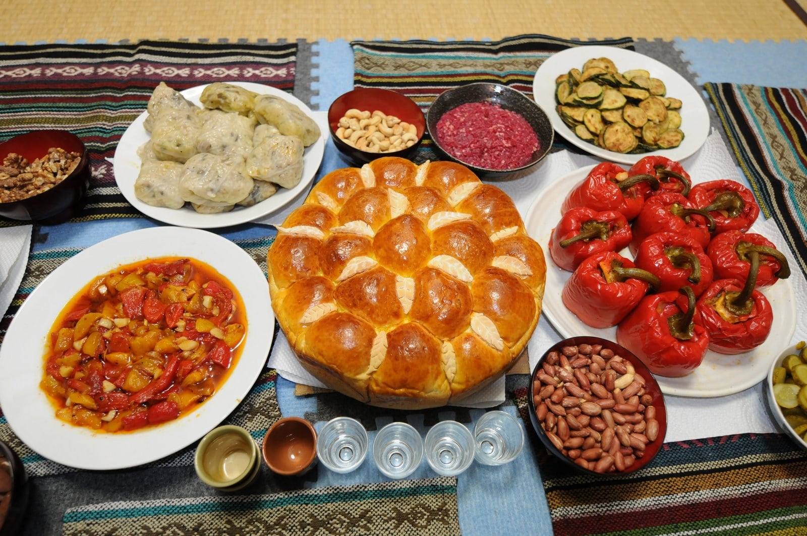 Sofia night tour and folklore special dinner at a traditional bulgarian restaurant - Sofia, Болгарія