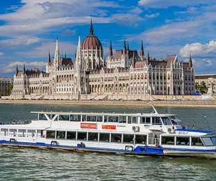 Прогулка на корабле по Дунаю с ужином и живой музыкой - Budapest, Угорщина